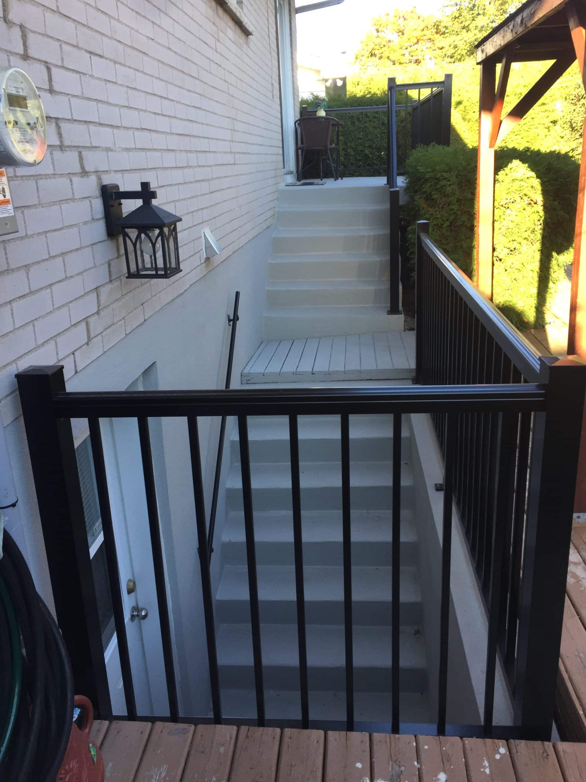 Rénovation d'escalier et balcon réalisée par Rénovation Janeiro sur la Rive-Nord.